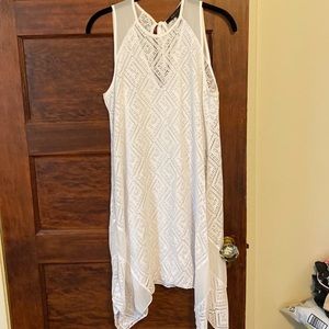 BCBGMAXAZRIA 
Sz XS
white crochet dress with sheer lining